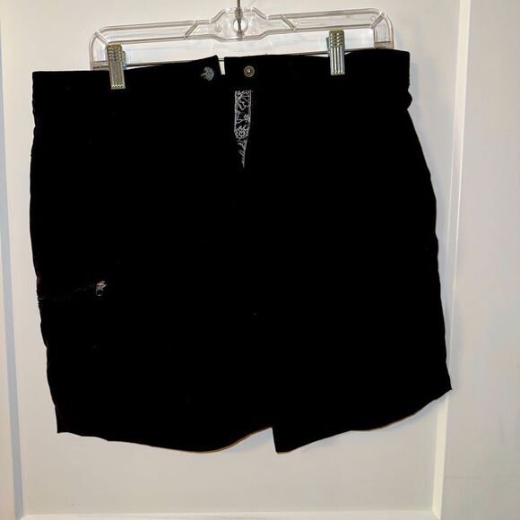 L.L BEAN BRAND WOMENS BLACK SHORTS - Picture 1 of 6